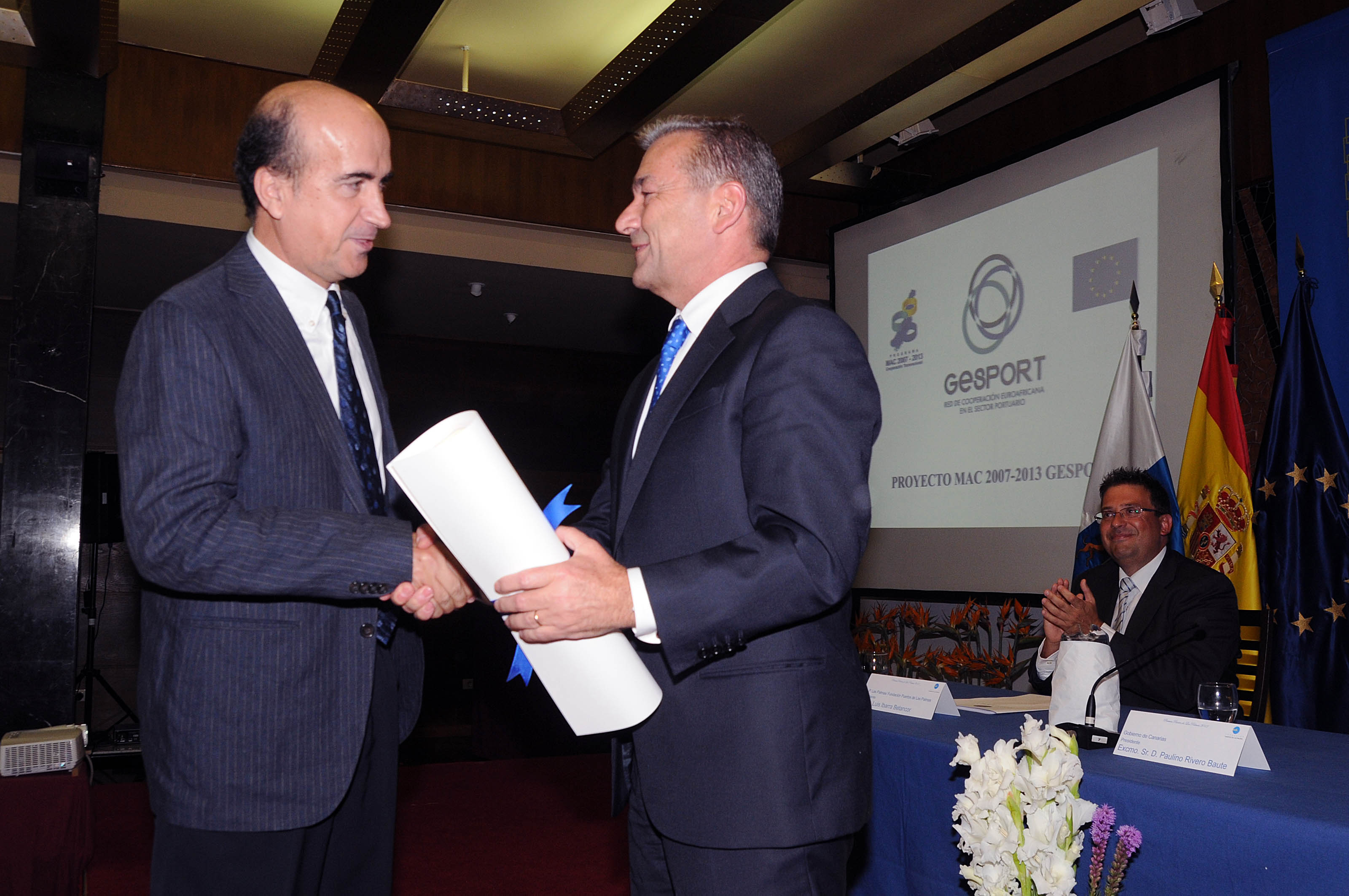 3. Imagen del acto de entrega de los Premios Fundación Puertos de Las Palmas en 2012 a Casa África