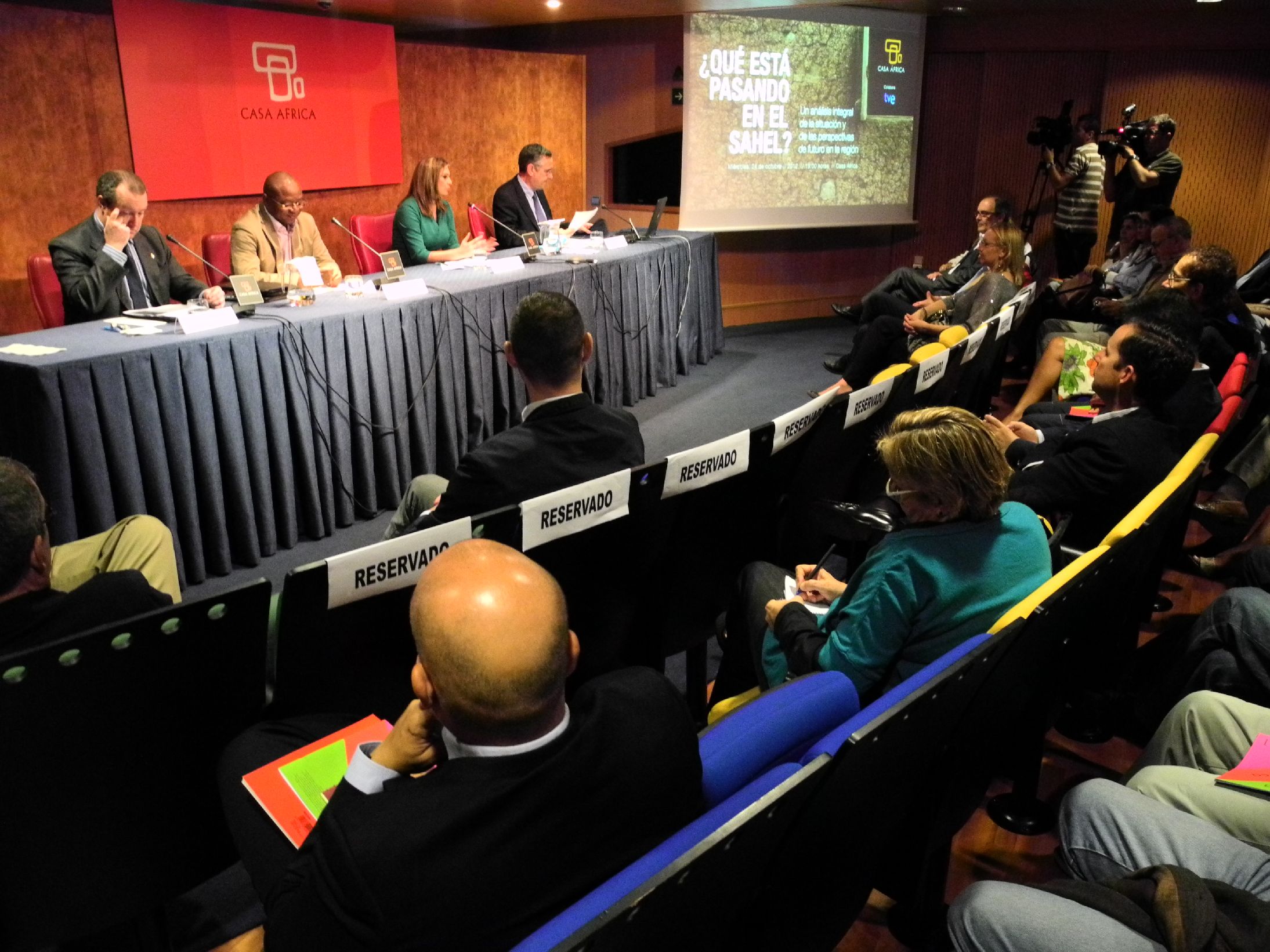 4. Mesa de debate ¿Qué está pasando en el Sahel?. Un análisis integral de la situación y de las perspectivas de futuro en la región en Casa África, 2012