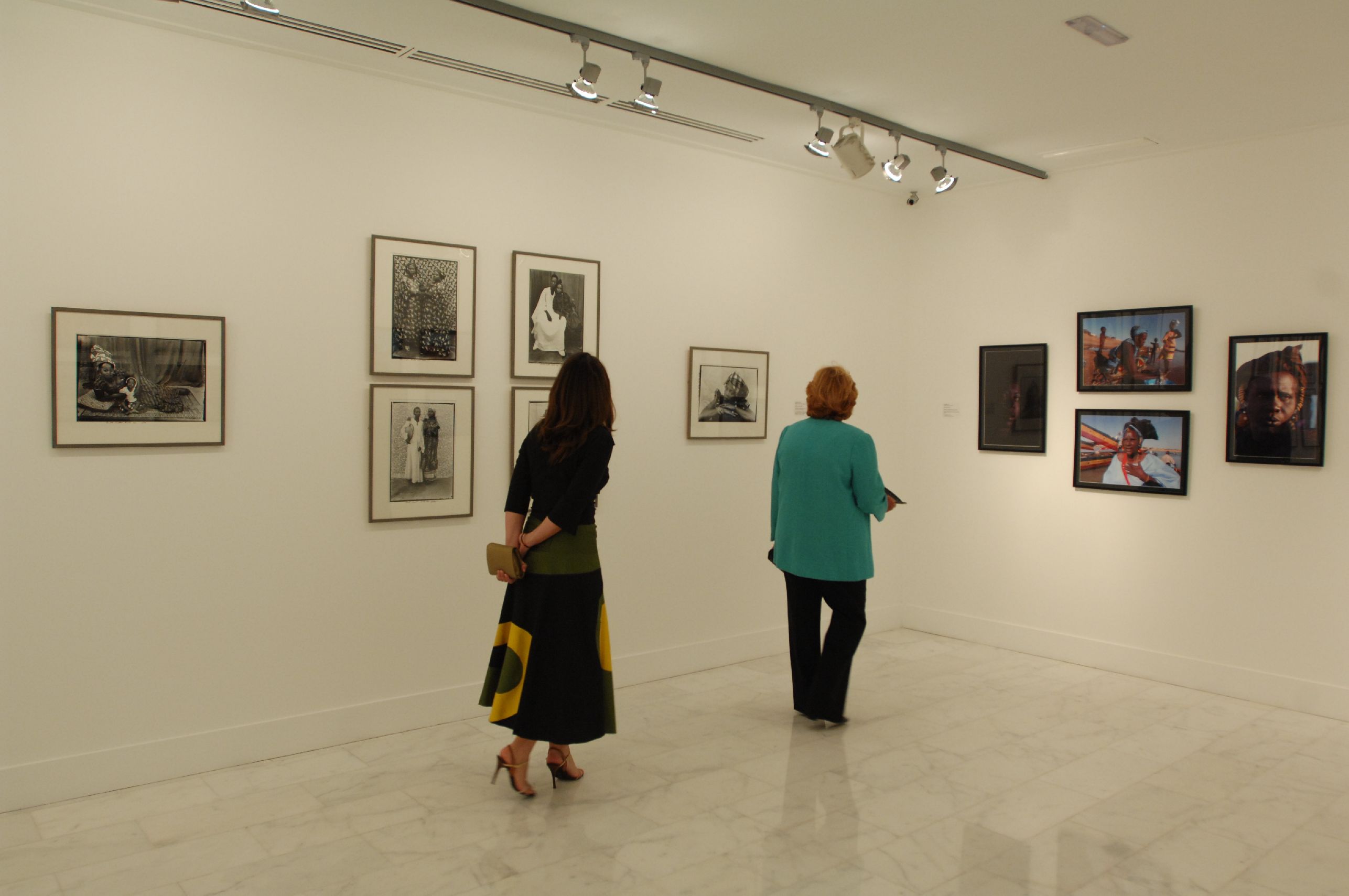 16. Imágenes de la inauguración pública de la exposición 3+3, África Plural en la sede de Casa África