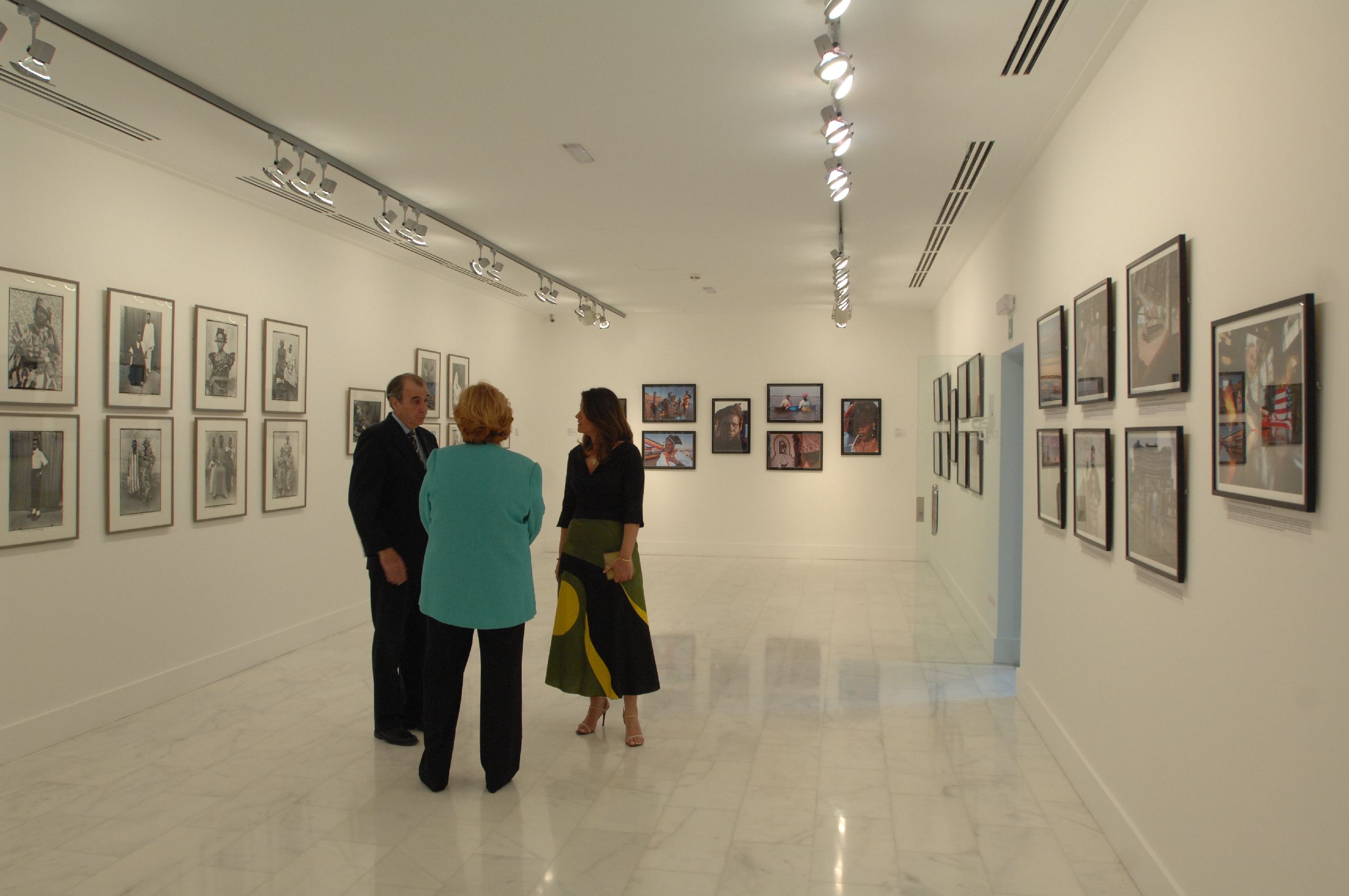 18. Imágenes de la inauguración pública de la exposición 3+3, África Plural en la sede de Casa África