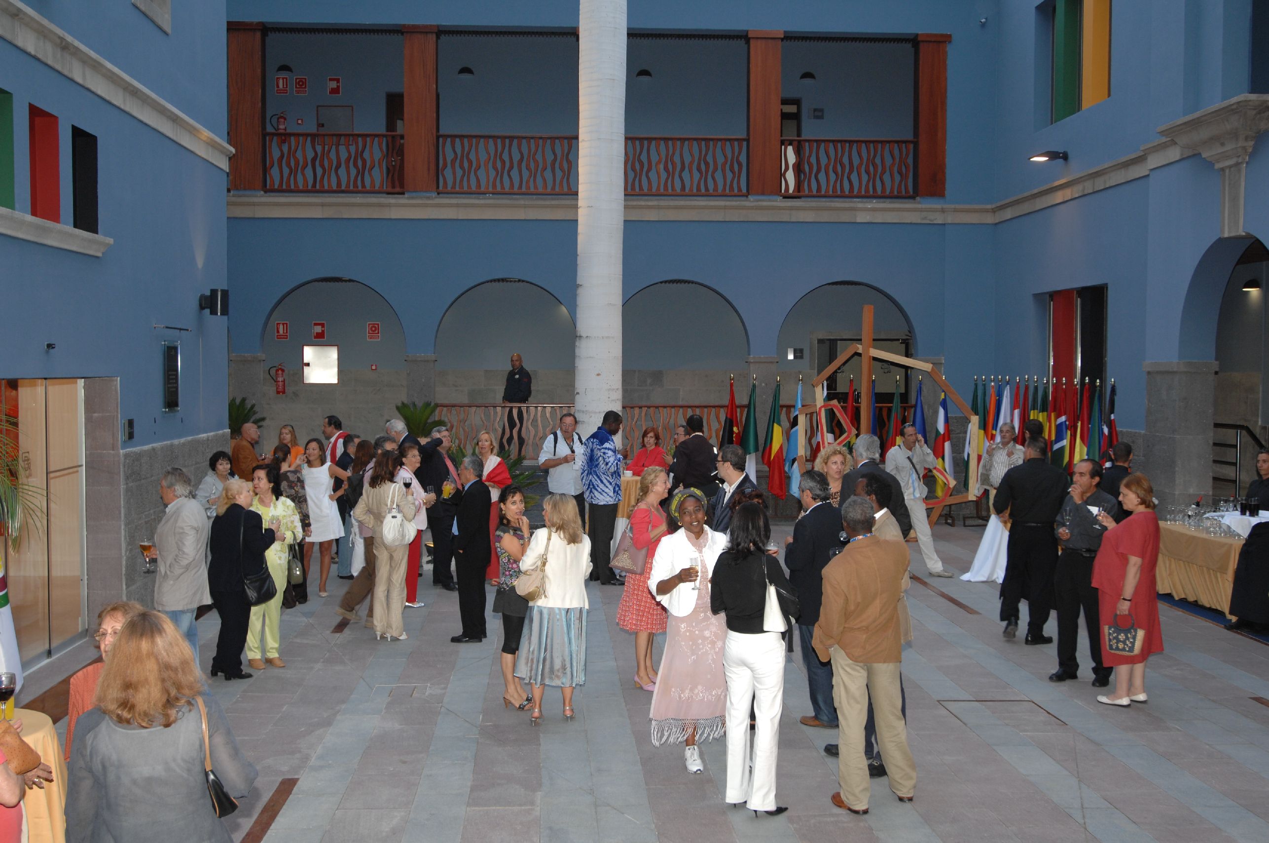 22. Imágenes de la inauguración pública de la exposición 3+3, África Plural en la sede de Casa África