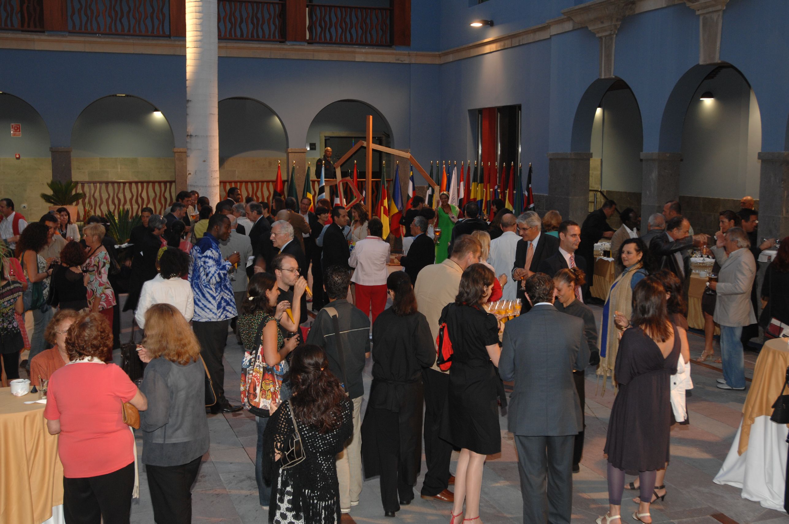 26. Imágenes de la inauguración pública de la exposición 3+3, África Plural en la sede de Casa África
