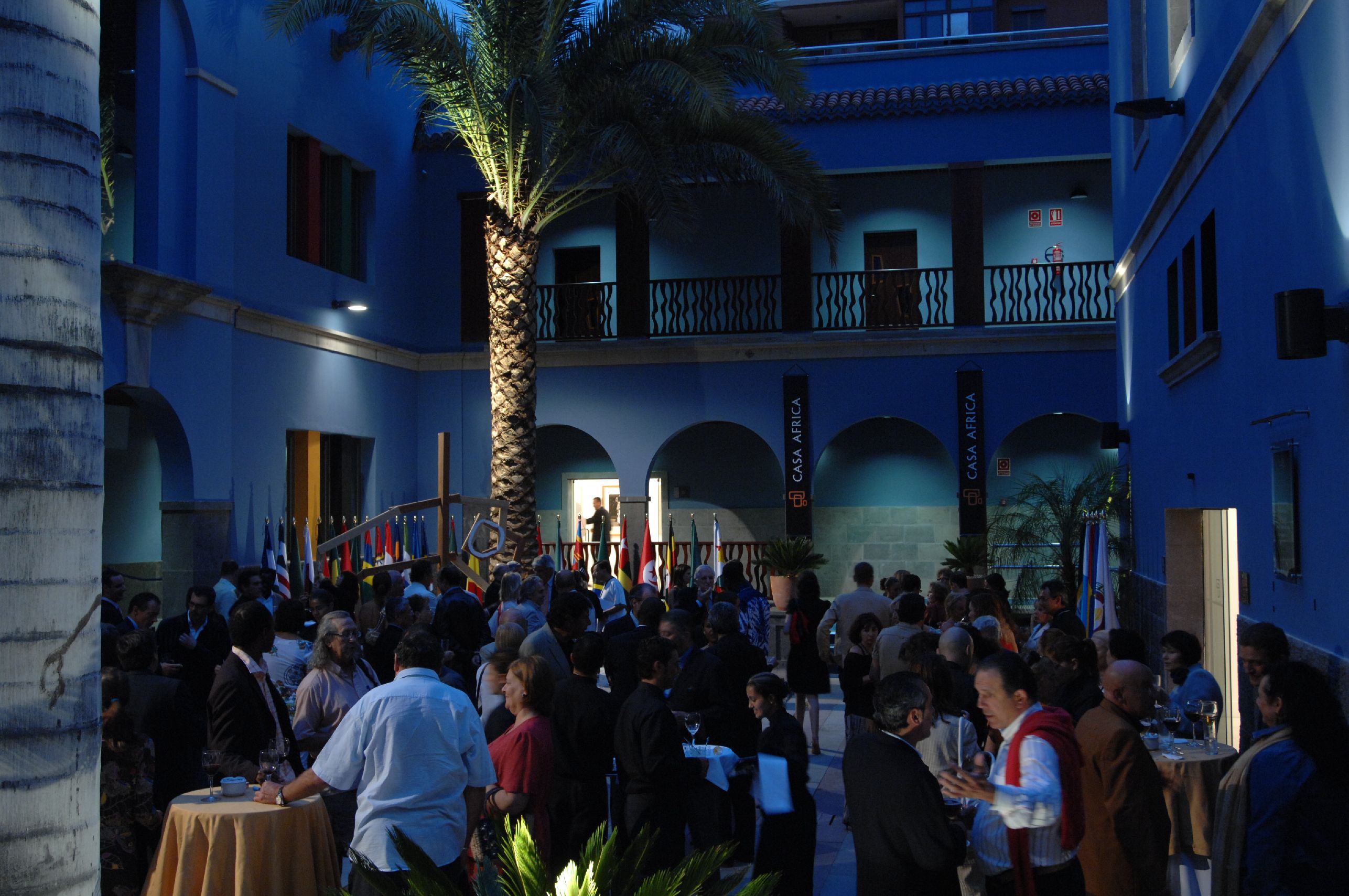 28. Imágenes de la inauguración pública de la exposición 3+3, África Plural en la sede de Casa África