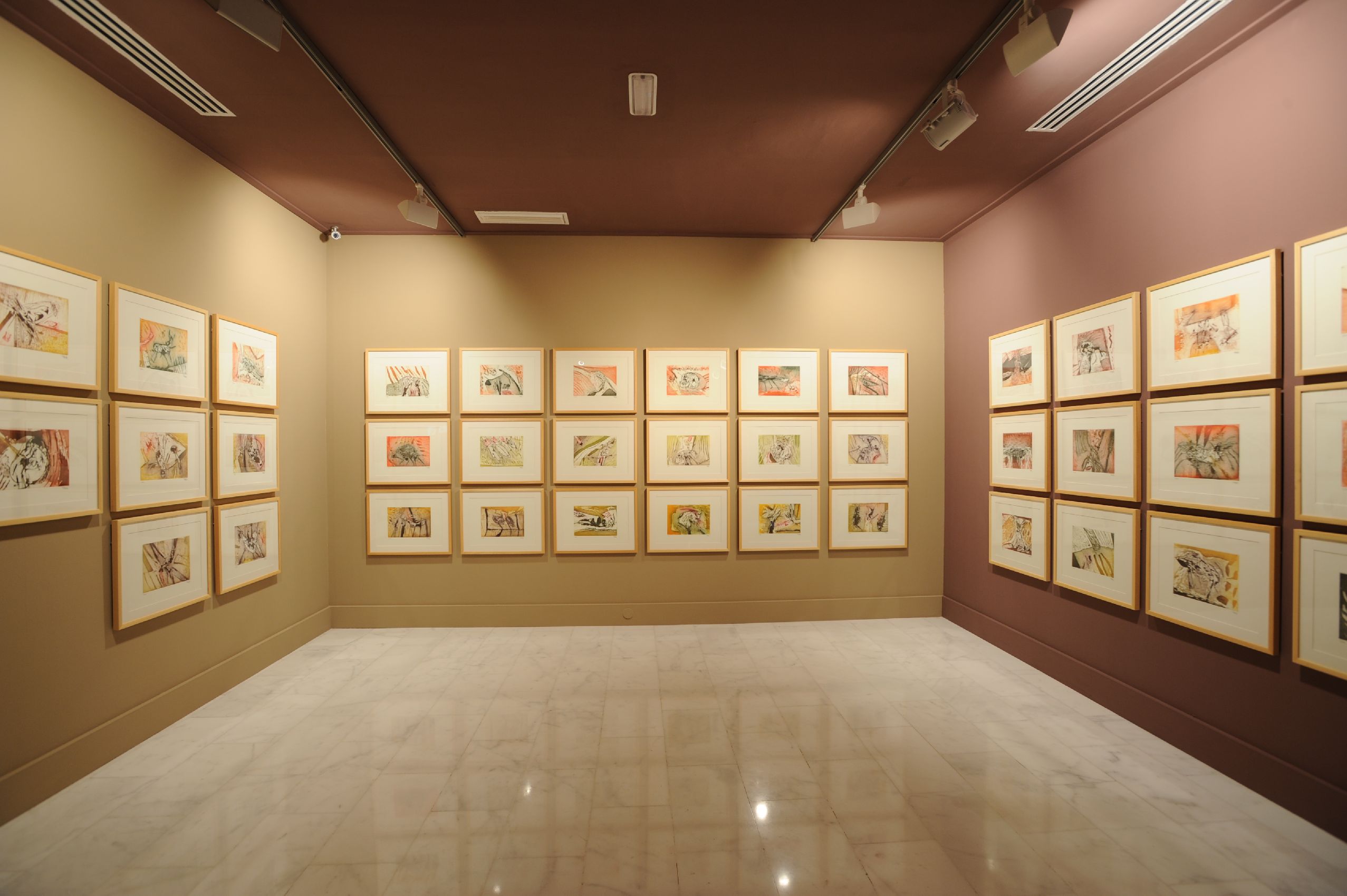 25. Imagen de la exposición en Casa África AEA Tubab: ¿África es así, m’zungu?, 2008