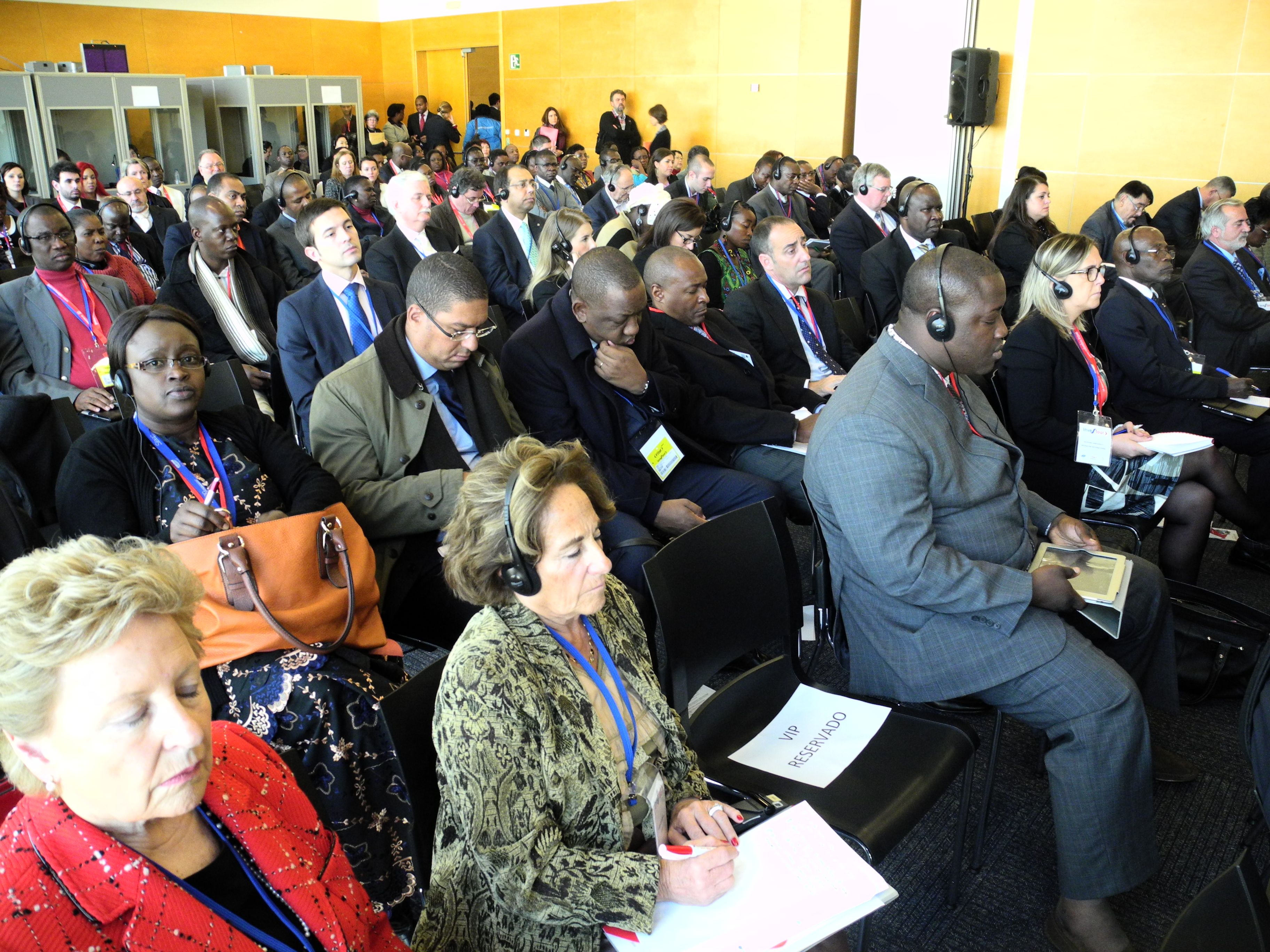 18. Imágenes de la presentación de INVESTOUR 2013