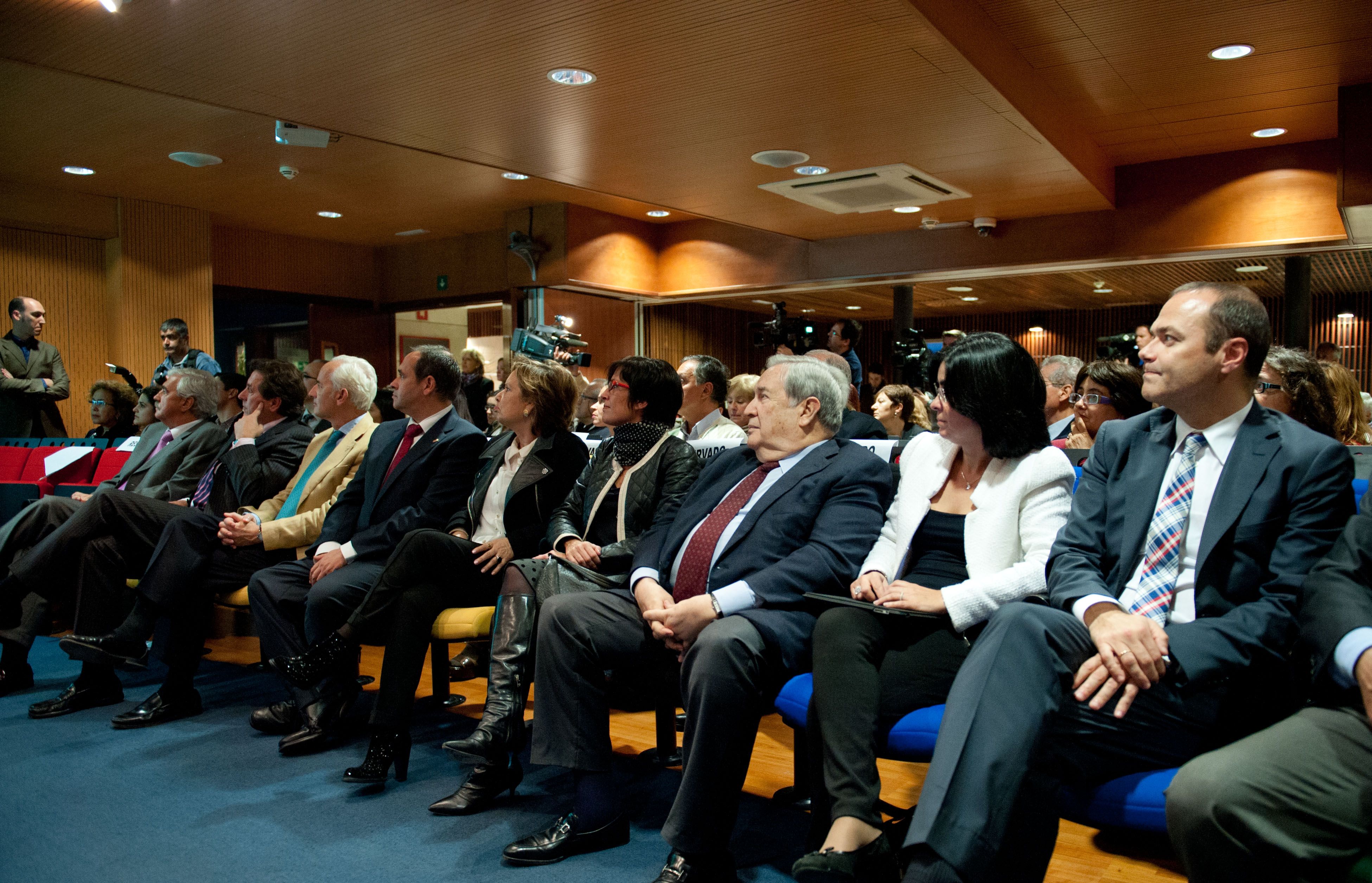 6. Imagen del acto de presentación de la novela Llévame a Faranfanfana en Casa África
