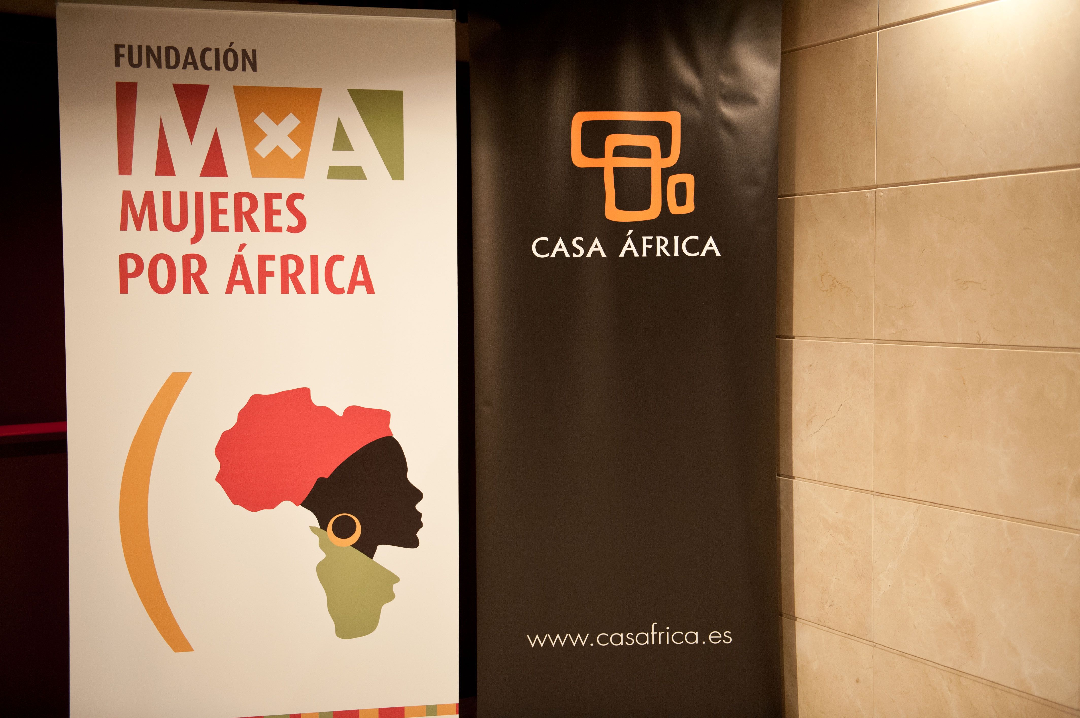 18. Imagen del acto de presentación de la novela Llévame a Faranfanfana en Casa África