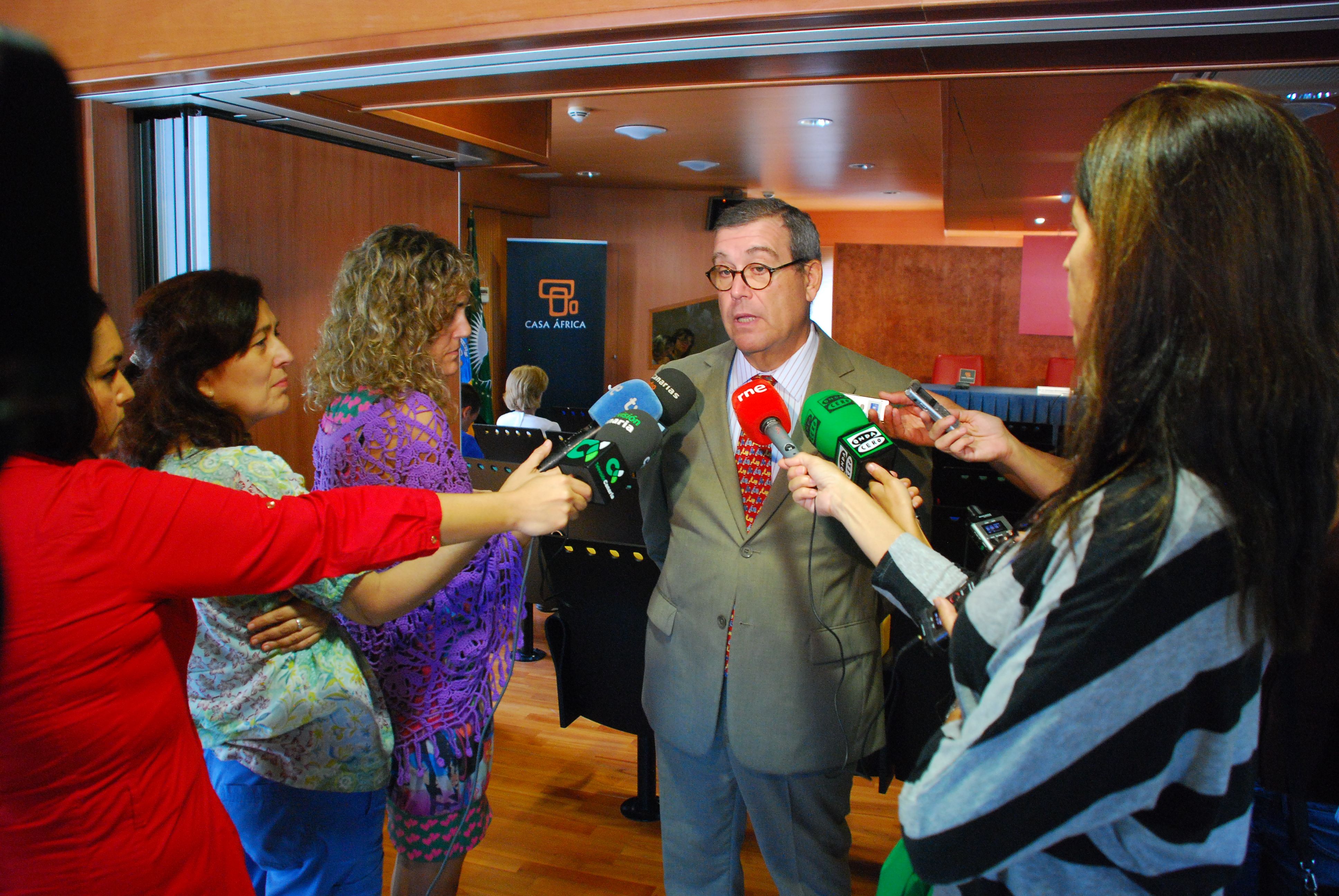 5. Imagen del Sr. D. Santiago Martínez-Caro, Director General de Casa África, previa a la conferencia