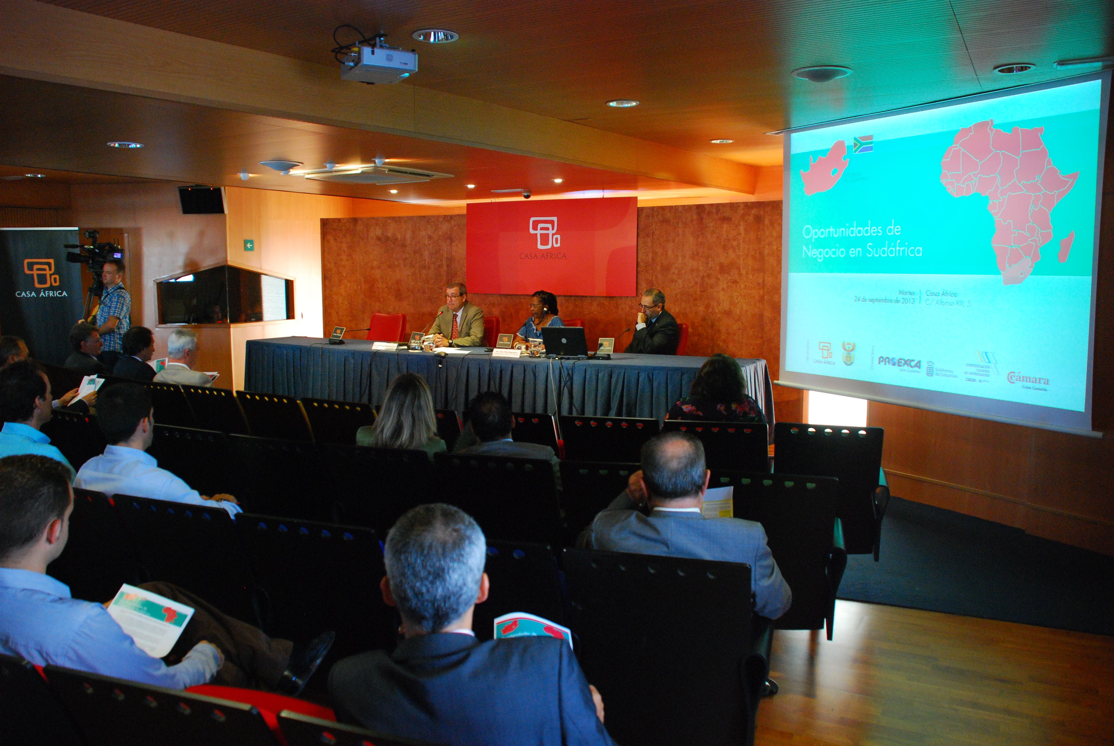 11. Imagen de la conferencia Oportunidades de Negocio en Sudáfrica en Casa África