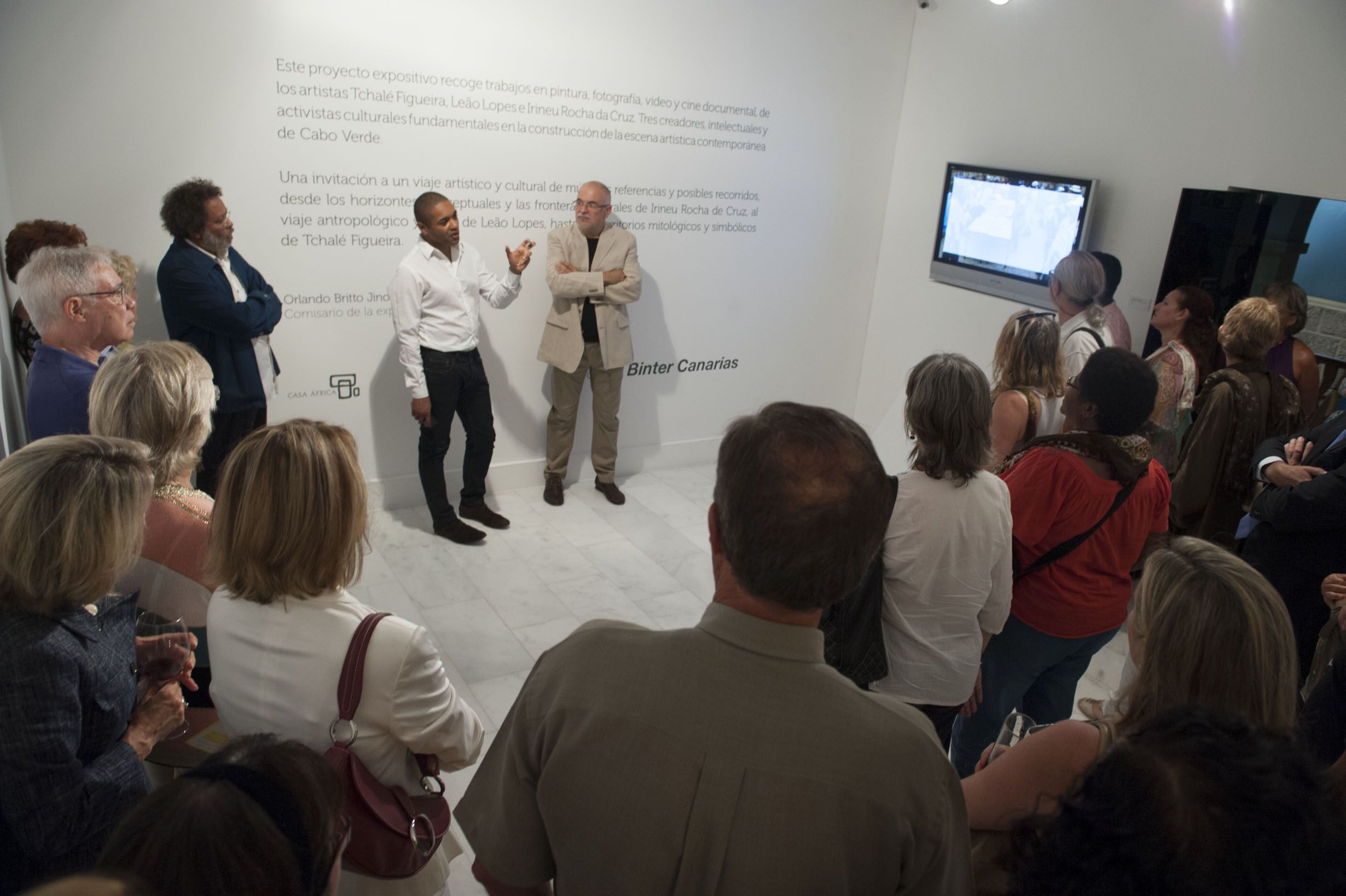 15. Presentación de la exposición Escena Caboverdiana en Casa África por el artista Irineu Rocha da Cruz