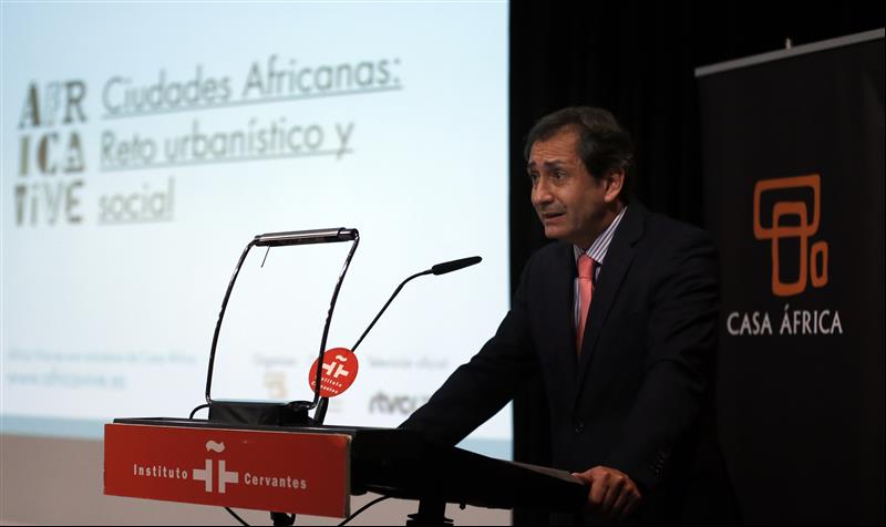 2. Presentación del acto por  Luis Padrón, Director General de Casa África
