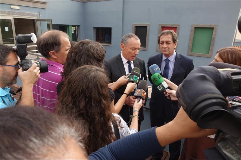 2. Entrevista a Luis Padilla -Consejero de Cooperación Regional del Centro de Desarrollo de la OCDE- en Casa África, junto a Luis Padrón -Director General de Casa África-