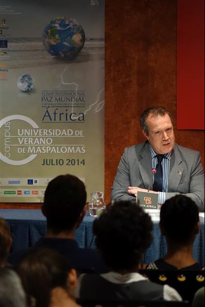 4. Imagen de la intervención de Carlos Echevarría en el acto en África es Noticia: Nigeria