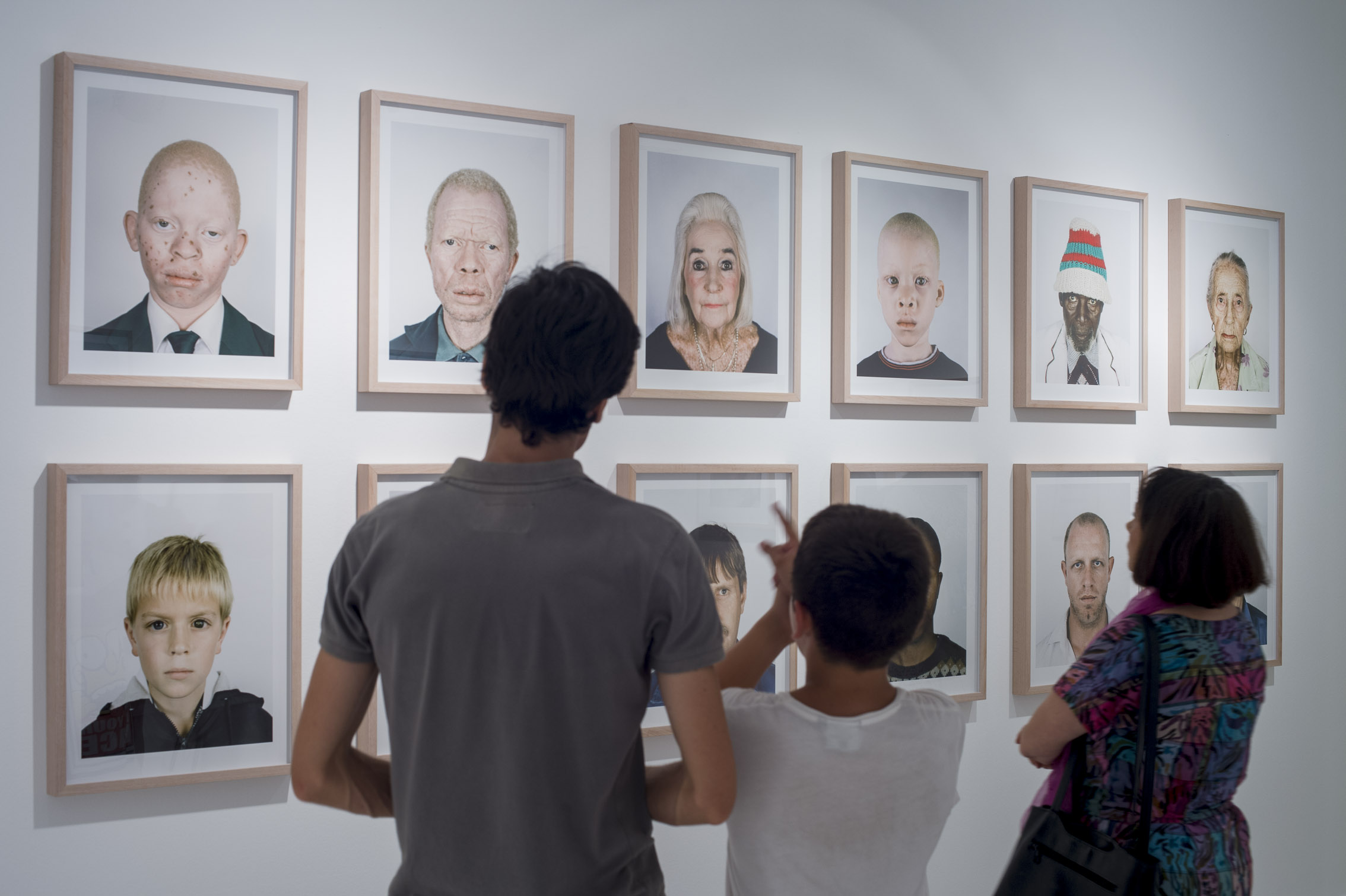 25. Exposición Éste debe ser el lugar de Pieter Hugo en Casa África y Centro Atlántico de Arte Moderno (CAAM)
