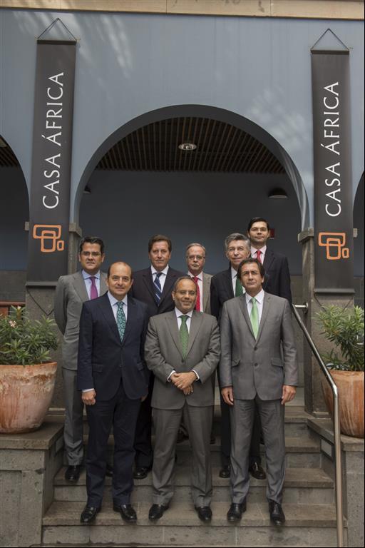 20. Firma del Libro de Honor de Casa África por Carlos Lopes, Secretario Ejecutivo de la Comisión para África de Naciones Unidas (UNECA)
