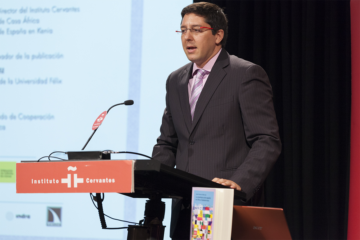 6. Presentación del libro por Javier Serrano -editor y coordinador de la publicación- (Foto: Instituto Cervantes)