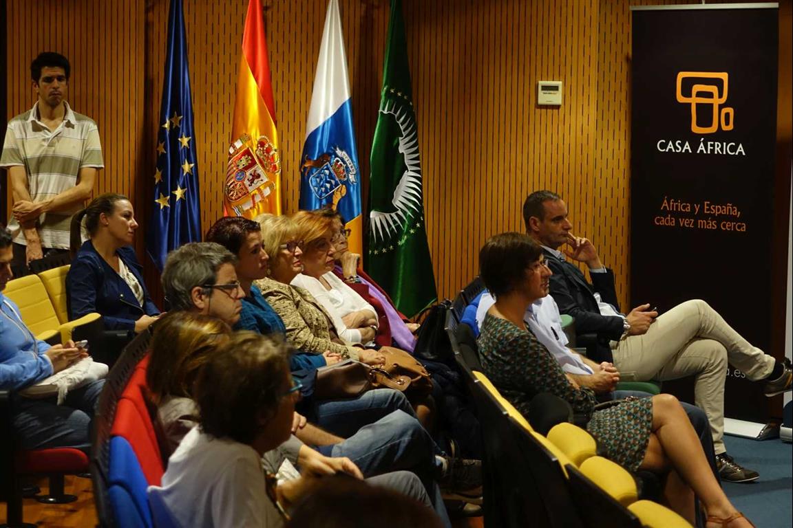 1. Imagen de la presentación del libro 3052. Persiguiendo un sueño, de Mamadou Dia en Casa África (2014)
