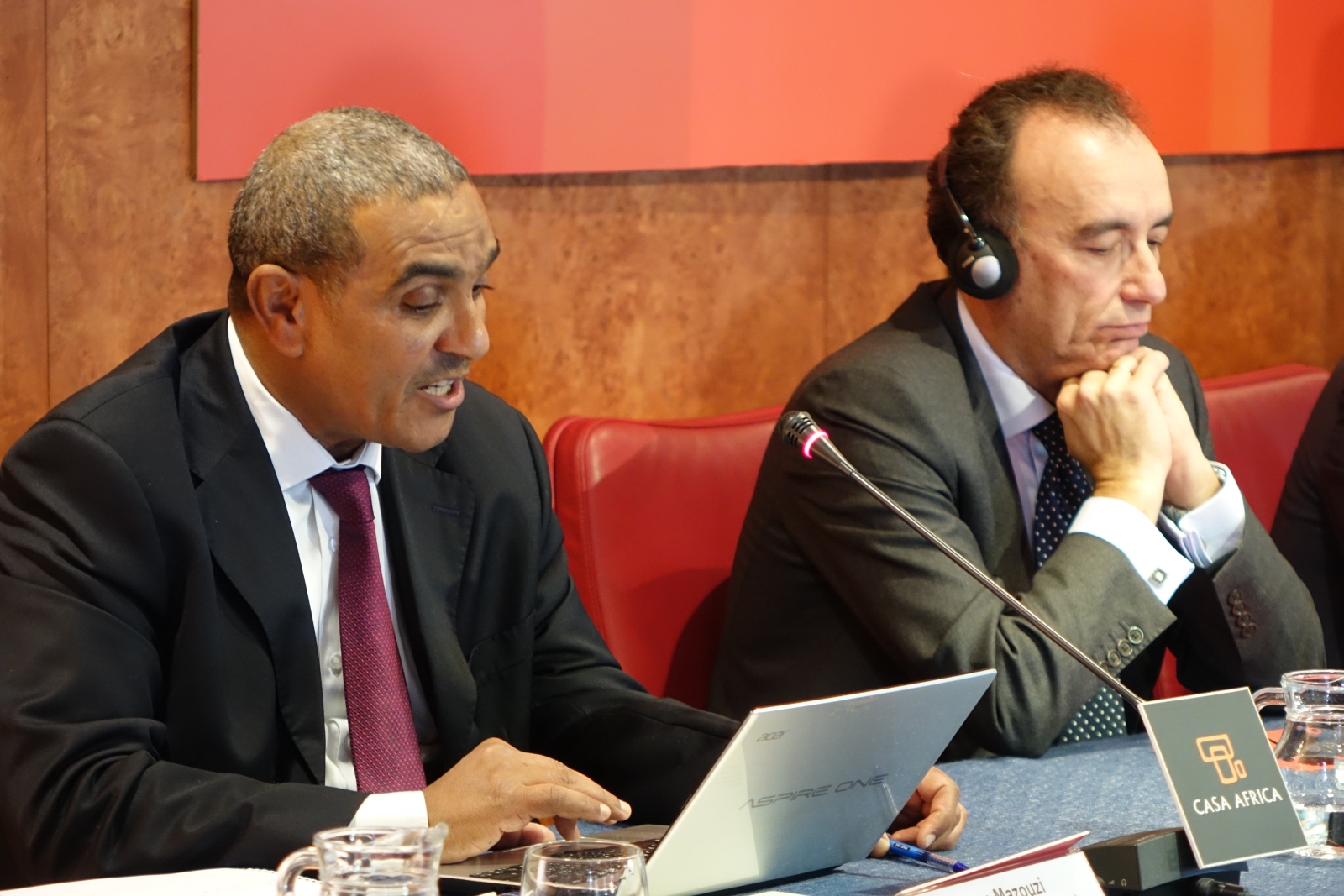 12. De izq. a dere.: Hassan Mazouzi -Magistrado de enlace del Reino de Marruecos en la Embajada de España- y Manuel Marchena Gómez -Presidente de la Sala Segunda del Tribunal Supremo de España- en Casa África
