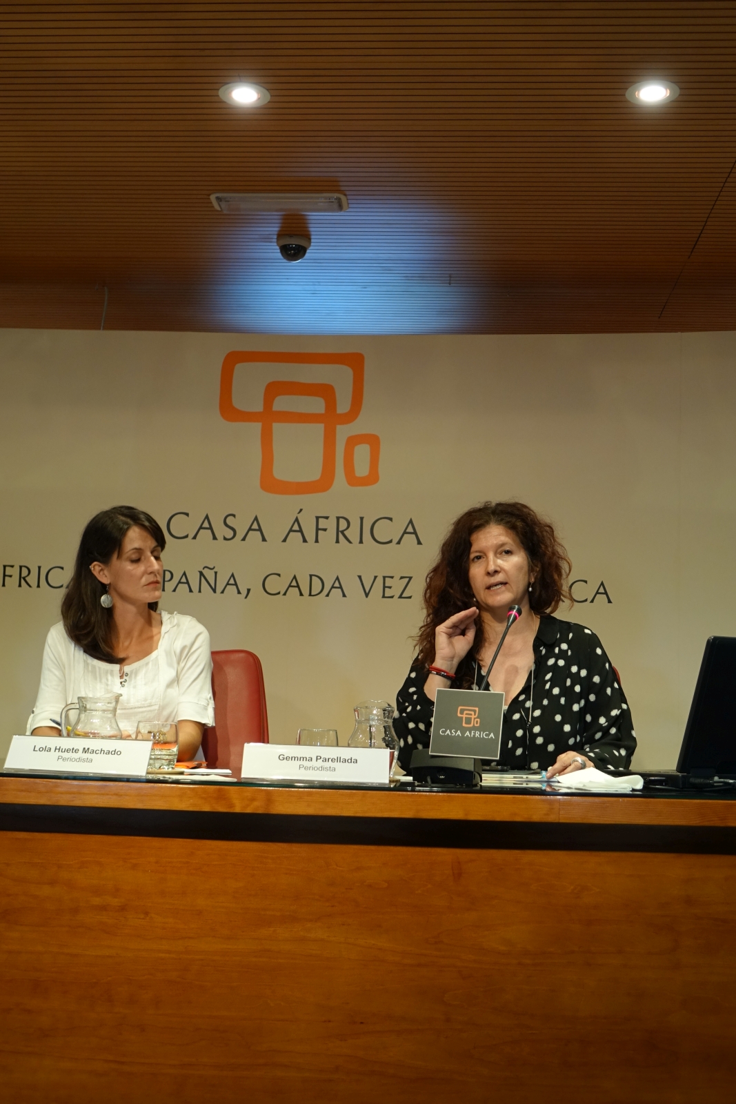 37. Intervención de Lola Huete Machado con la ponencia  La (in)visibilidad de África en los  medios en la Mesa 3: África, periodismo y conflictos olvidados