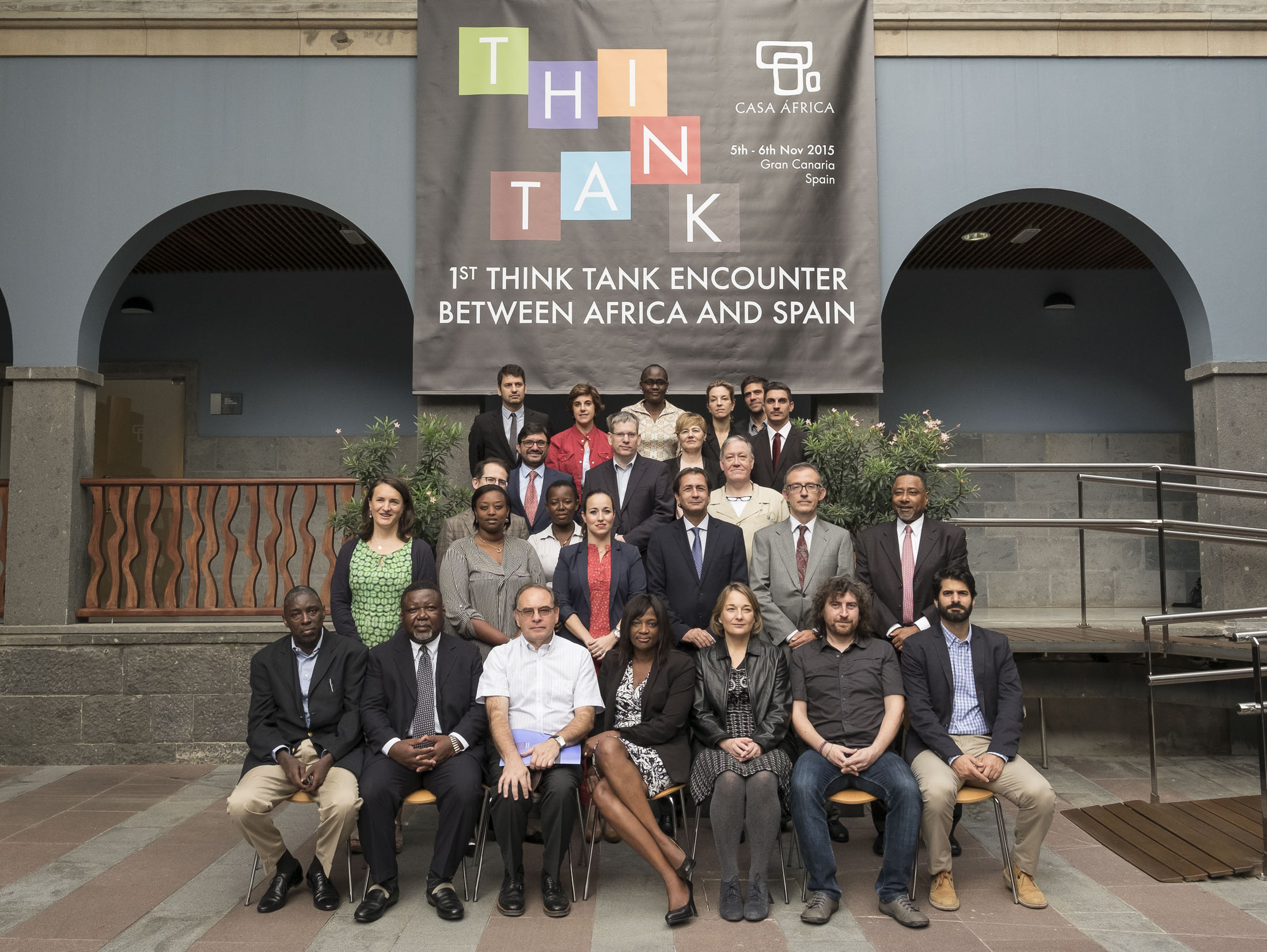 1. Imagen de grupo de los participantes del I Encuentro de Think Tanks África-España celebrado en Casa África en diciembre de 2015