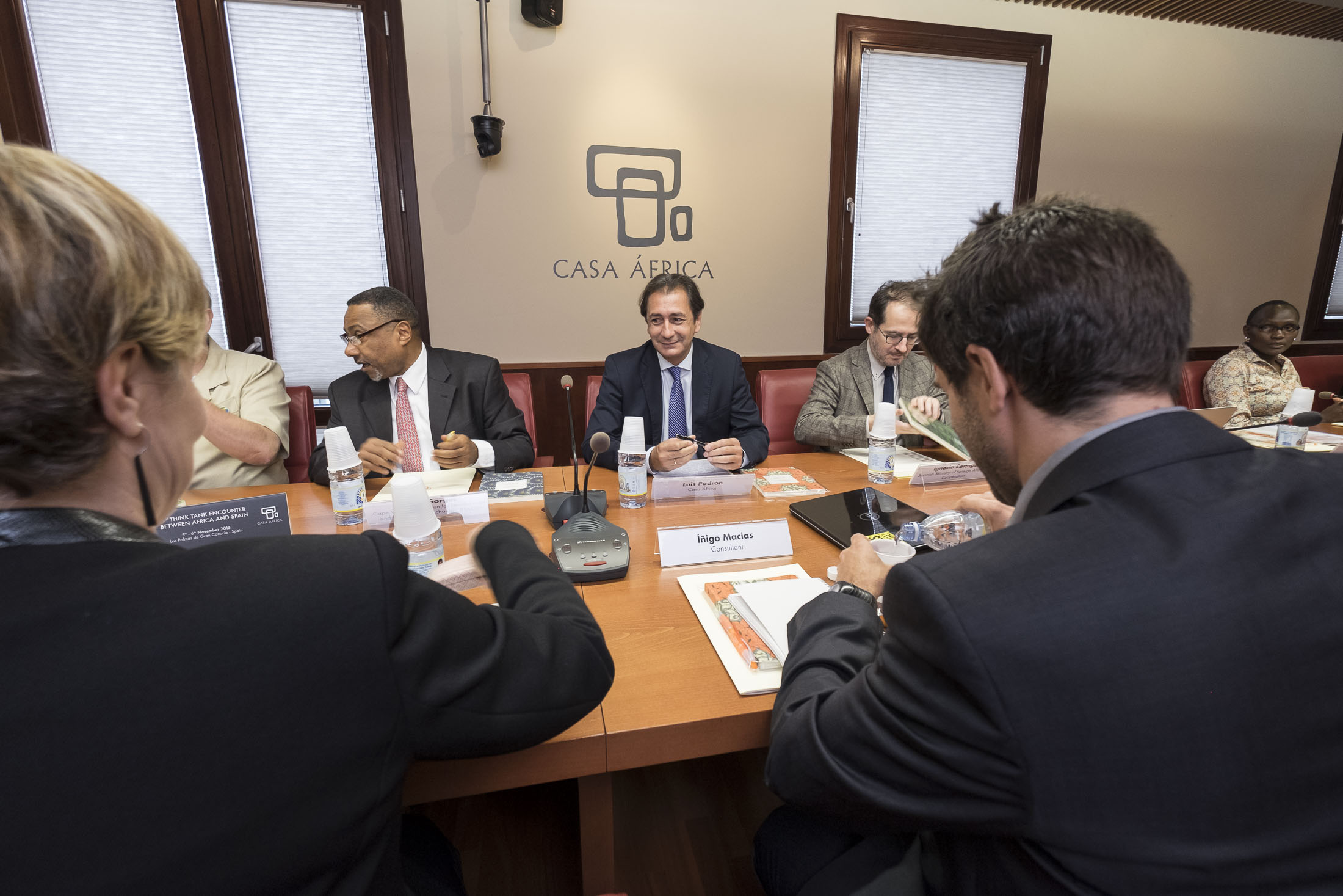 2. Imagen de grupo de los participantes del I Encuentro de Think Tanks África-España celebrado en Casa África en diciembre de 2015