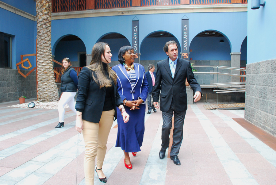 La ministra de Economía Marítima, Transportes Marítimos e Infraestructuras Portuarias de Benín visita Casa África