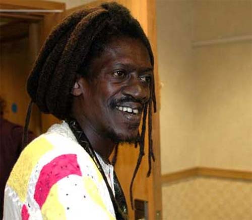 Cheikh Lô se incorpora al cartel del WOMAD 2010 en Las Palmas de Gran Canaria Cheikh Lô se incorpora al cartel del WOMAD 2010 en Las Palmas de Gran Canaria