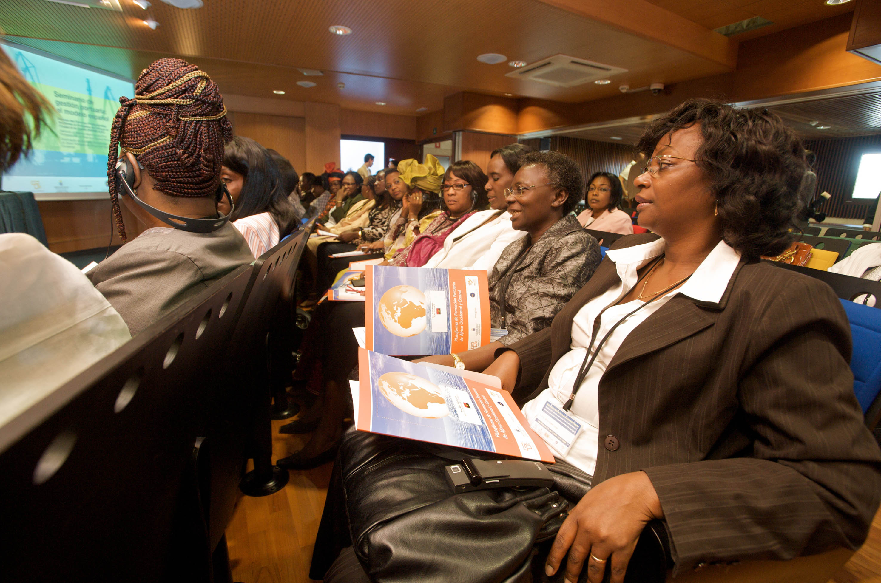 46 parlamentarias canarias y africanas debaten en las Islas sobre participación política de las mujeres y retos globales 46 parlamentarias canarias y africanas debaten en las Islas sobre participación política de las mujeres y retos globales