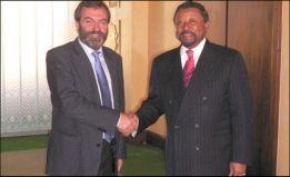 El presidente de la Comisión de la Unión Africana recibe al director de Casa África en su sede en Addis Abeba, Etiopía El presidente de la Comisión de la Unión Africana recibe al director de Casa África en su sede en Addis Abeba, Etiopía