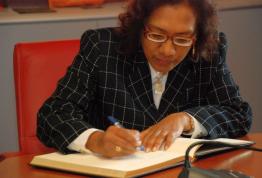 La ministra de Educación caboverdiana visita Casa África
