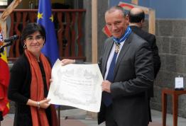 Luis Padilla recibe la Encomienda de la Orden del Mérito Civil por su trabajo en las relaciones entre España y África
