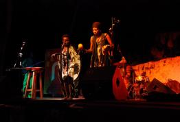 La cantante Njaaya causa sensación en el estreno de Womad Cáceres