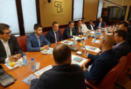 El director general de Casa África recibe a una delegación de la Asociación de Jóvenes Empresarios del Atlántico