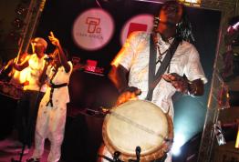 Cerca de cuatro mil personas descubren el 'house' africano en la Noche en Blanco
