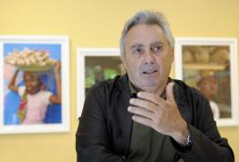 Casa África lleva los retratos de mujeres africanas de Ángel Luis Aldai a Tanzania