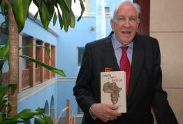 Carlos Robles Piquer presentó su libro 'Europa y el drama de África' en Casa África