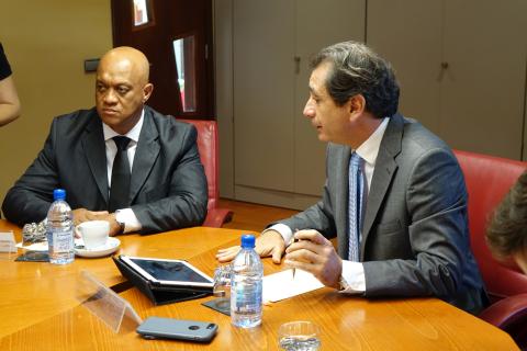 El Ministro de Exteriores y Defensa de Cabo Verde se reúne con los mandos militares de Canarias y visita la sede del PMA