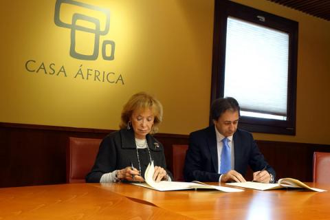 Casa África y la Fundación Mujeres por África firman un convenio de colaboración