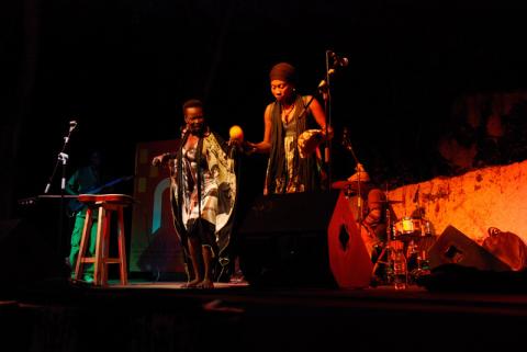 La cantante Njaaya causa sensación en el estreno de Womad Cáceres