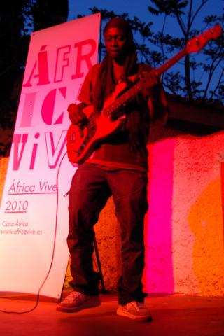 La cantante Njaaya causa sensación en el estreno de Womad Cáceres