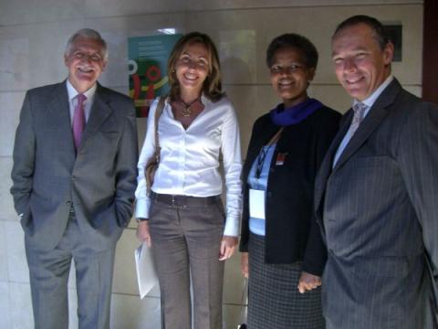 Elsa Casas se reúne con el comité de la Red de Mujeres por un Mundo Mejor en Casa África