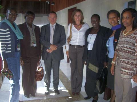 Elsa Casas se reúne con el comité de la Red de Mujeres por un Mundo Mejor en Casa África