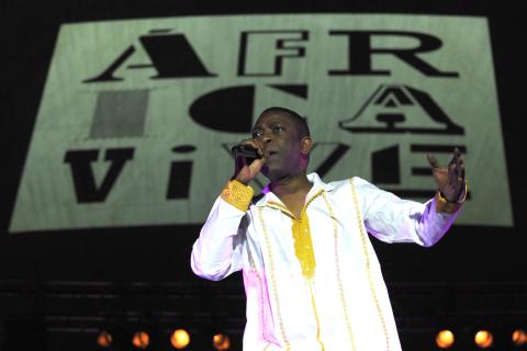 0525_africavive02.jpg
