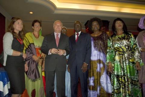 0525_africavive09.jpg