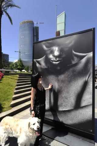 'Desvelos' llena de sensualidad la Ría de Bilbao