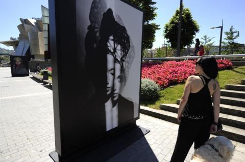 'Desvelos' llena de sensualidad la Ría de Bilbao