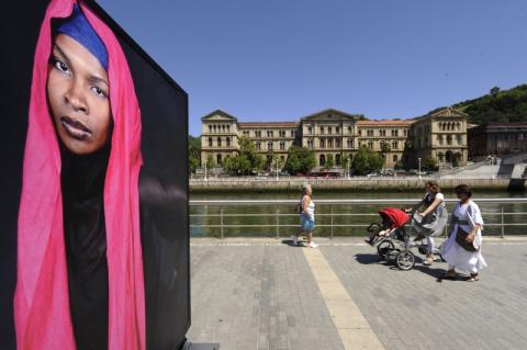 'Desvelos' llena de sensualidad la Ría de Bilbao