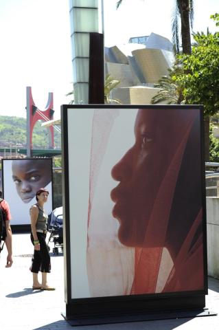 'Desvelos' llena de sensualidad la Ría de Bilbao