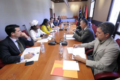 0630_visita_ministra_turismo_gambia_(3).jpg