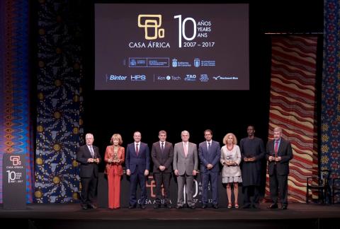 Entrega de reconocimientos durante el acto institucional del 10º Aniversario de Casa África